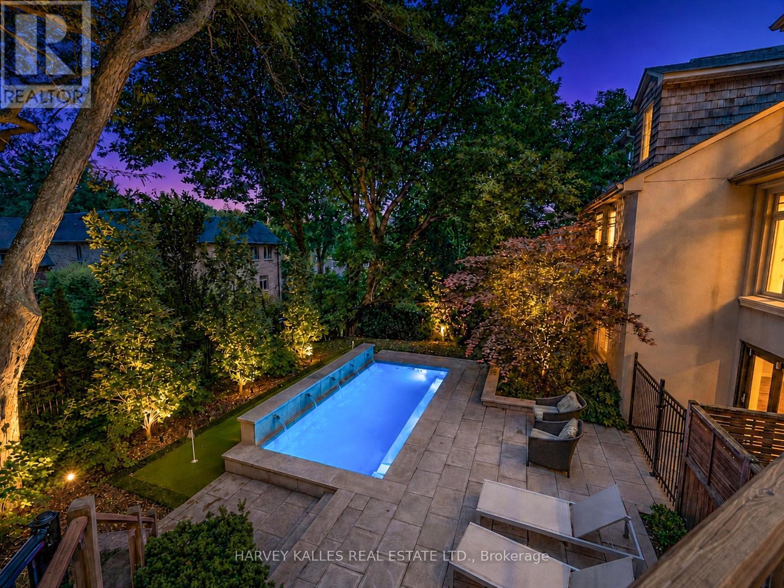 107 STRATFORD CRESCENT