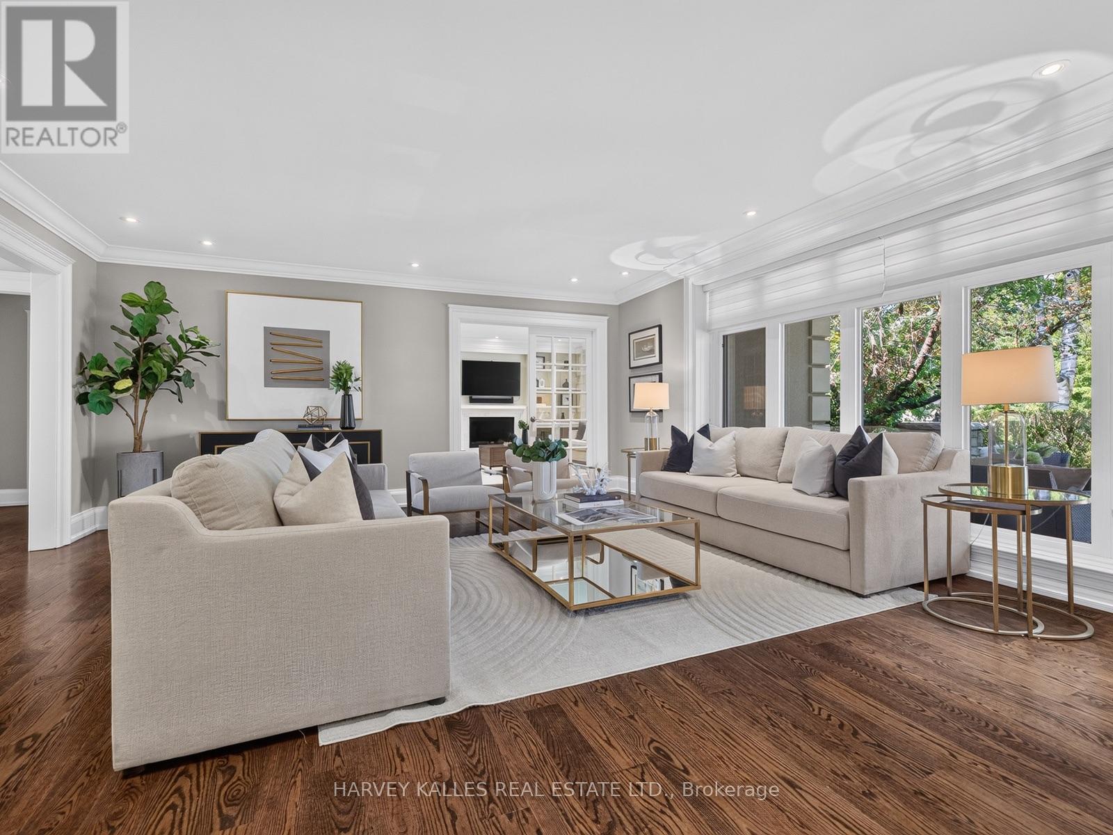 107 STRATFORD CRESCENT