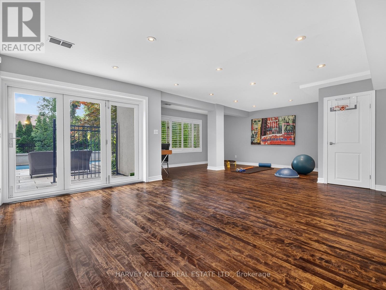 107 STRATFORD CRESCENT