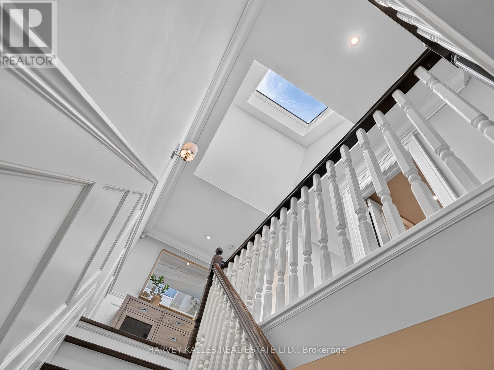 107 STRATFORD CRESCENT
