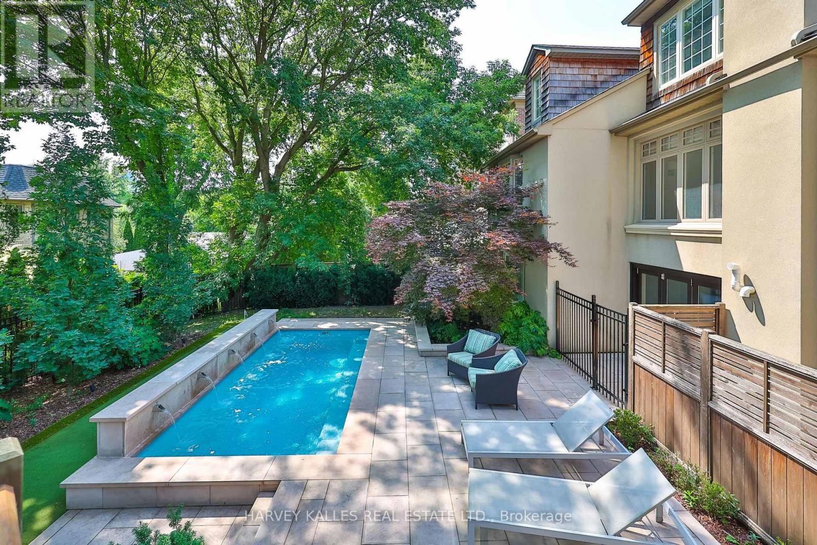 107 STRATFORD CRESCENT