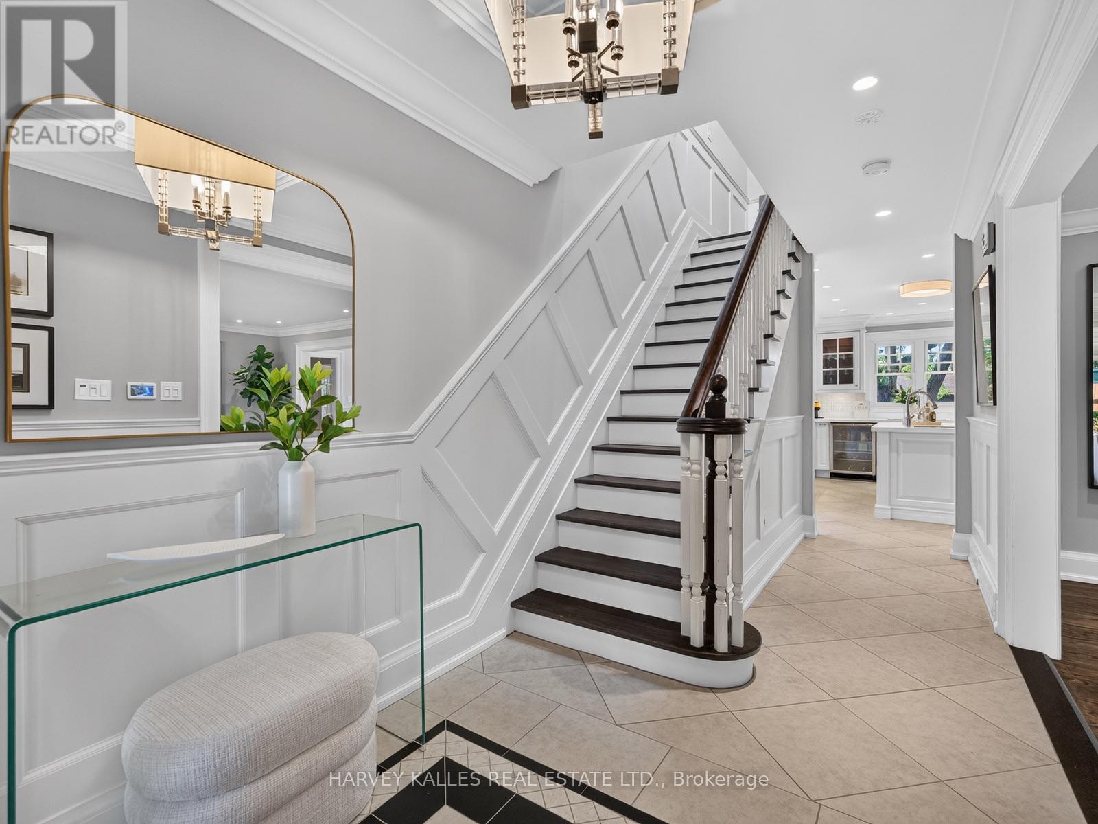 107 STRATFORD CRESCENT