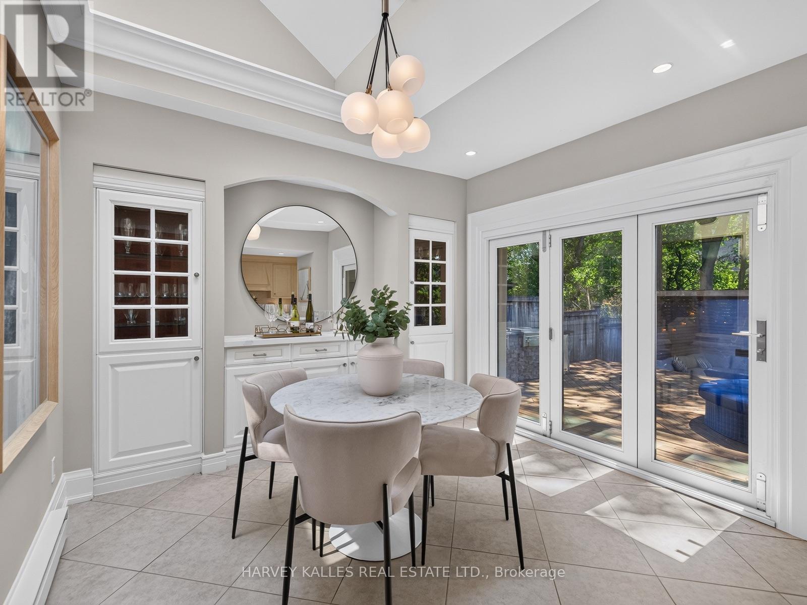 107 STRATFORD CRESCENT