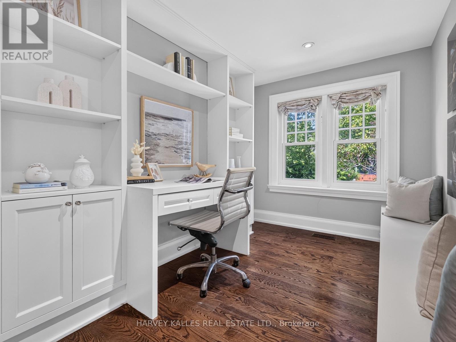 107 STRATFORD CRESCENT