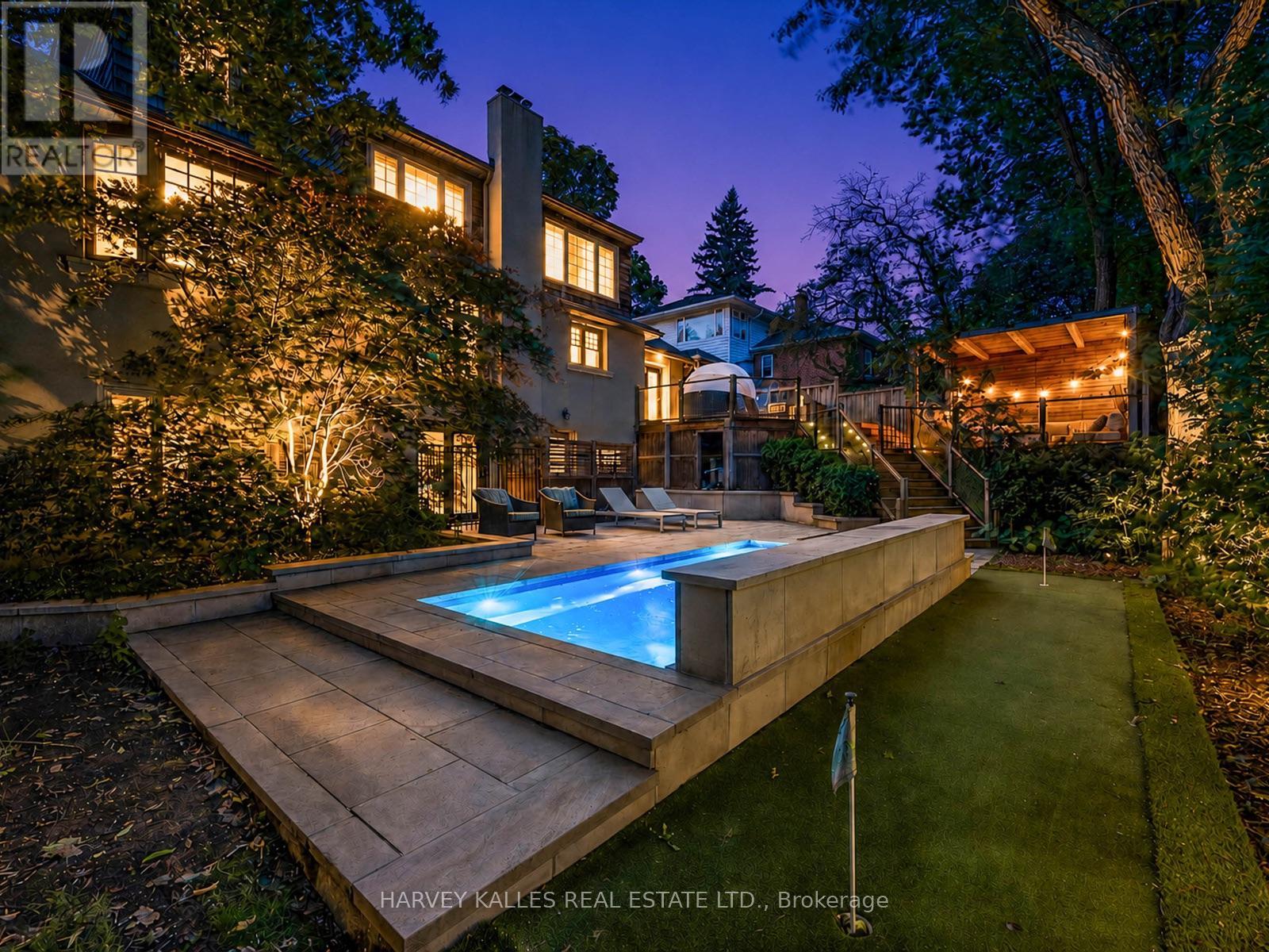 107 STRATFORD CRESCENT