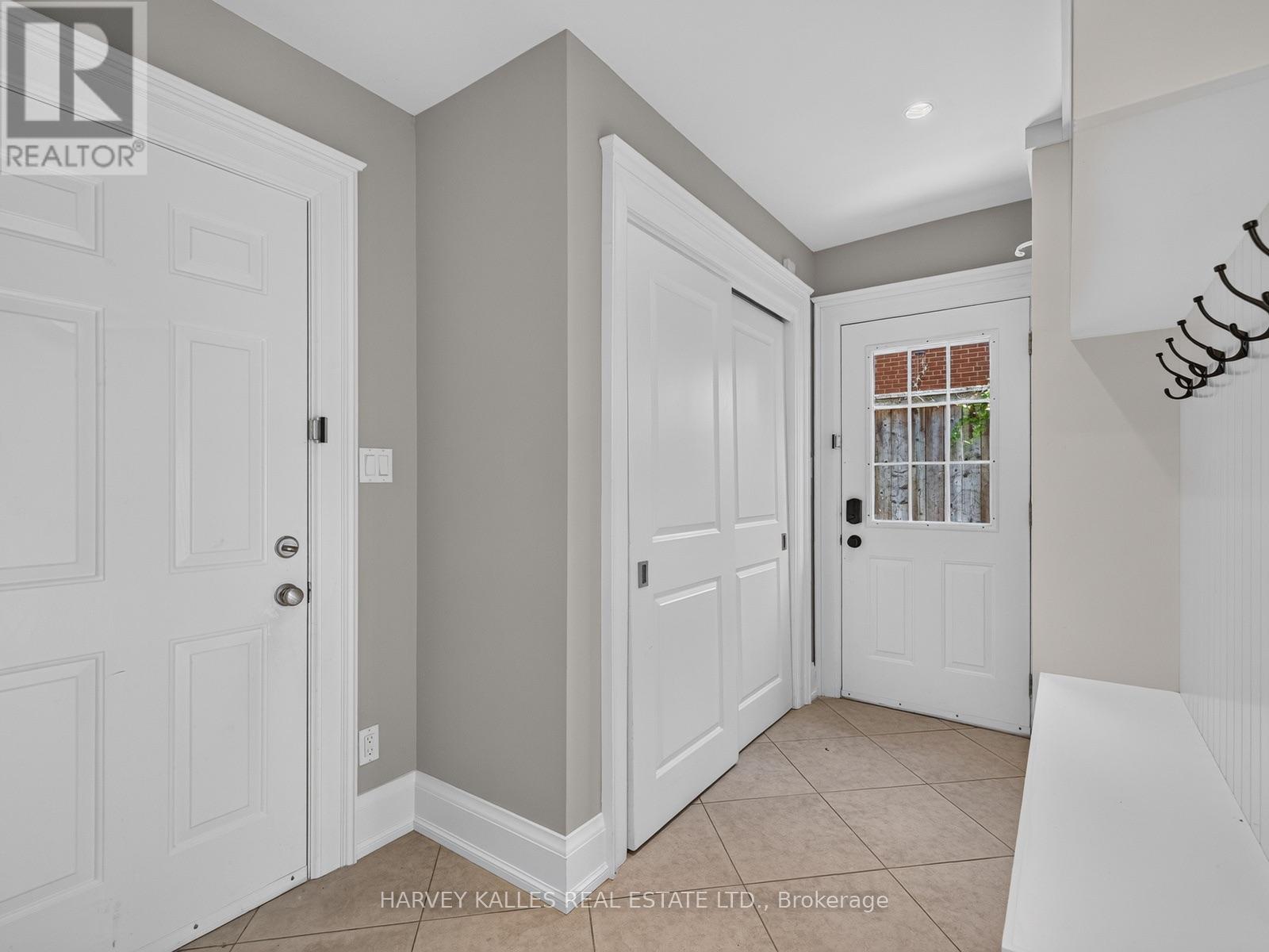 107 STRATFORD CRESCENT