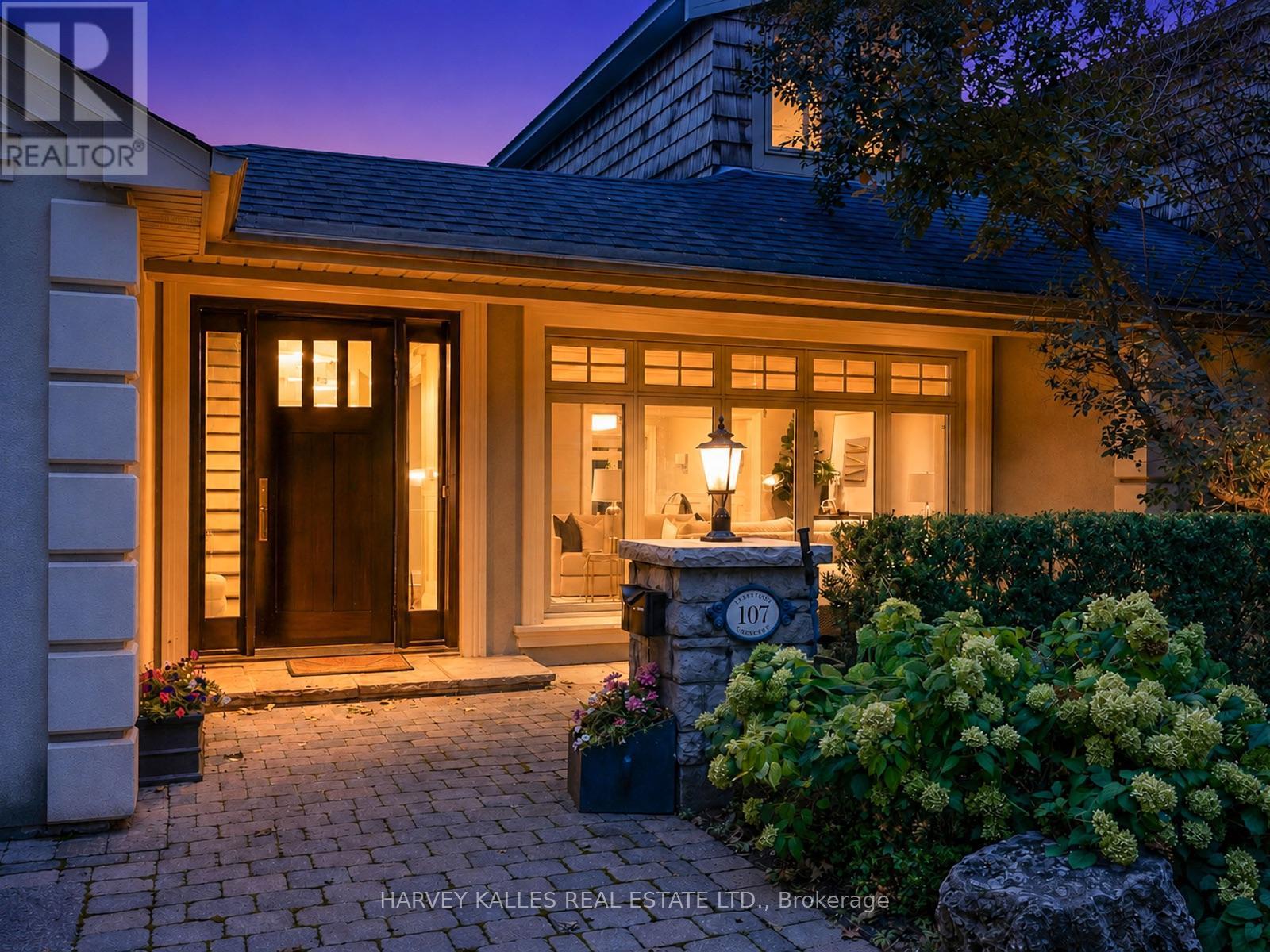 107 STRATFORD CRESCENT