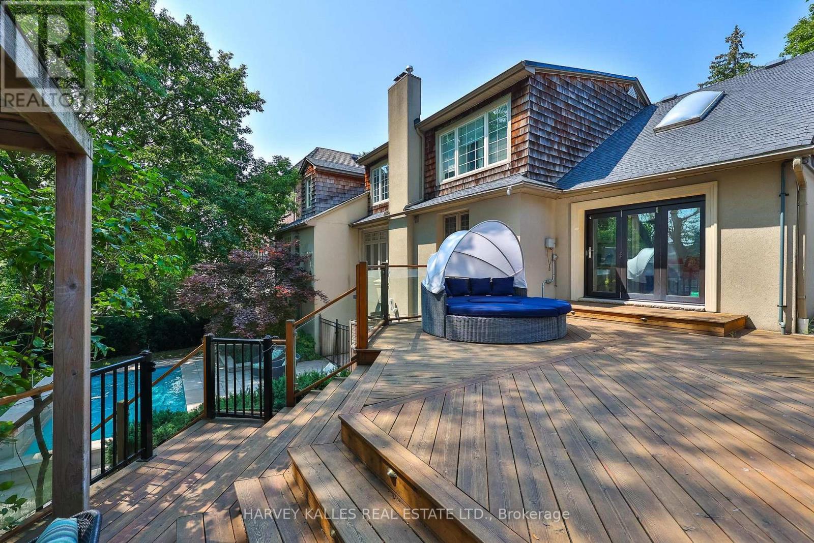 107 STRATFORD CRESCENT