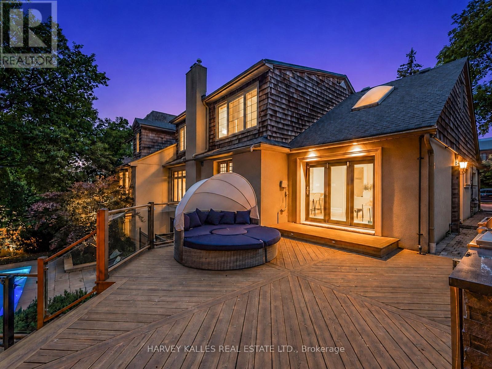 107 STRATFORD CRESCENT