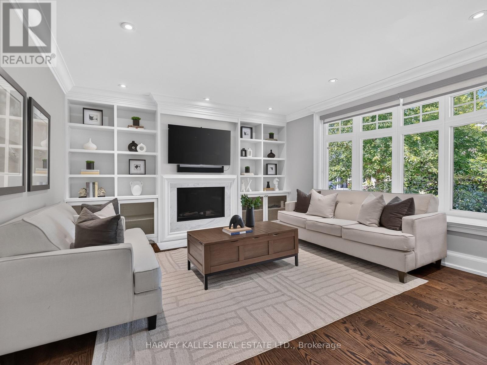 107 STRATFORD CRESCENT