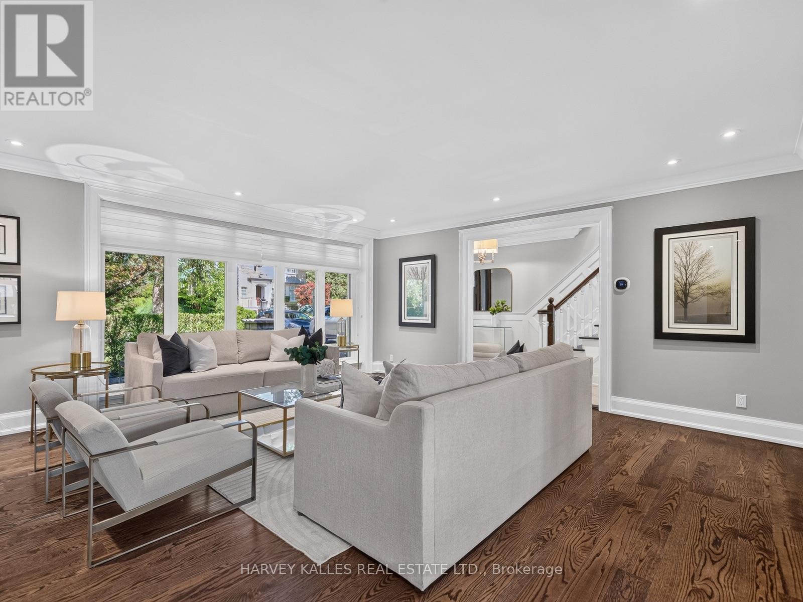 107 STRATFORD CRESCENT