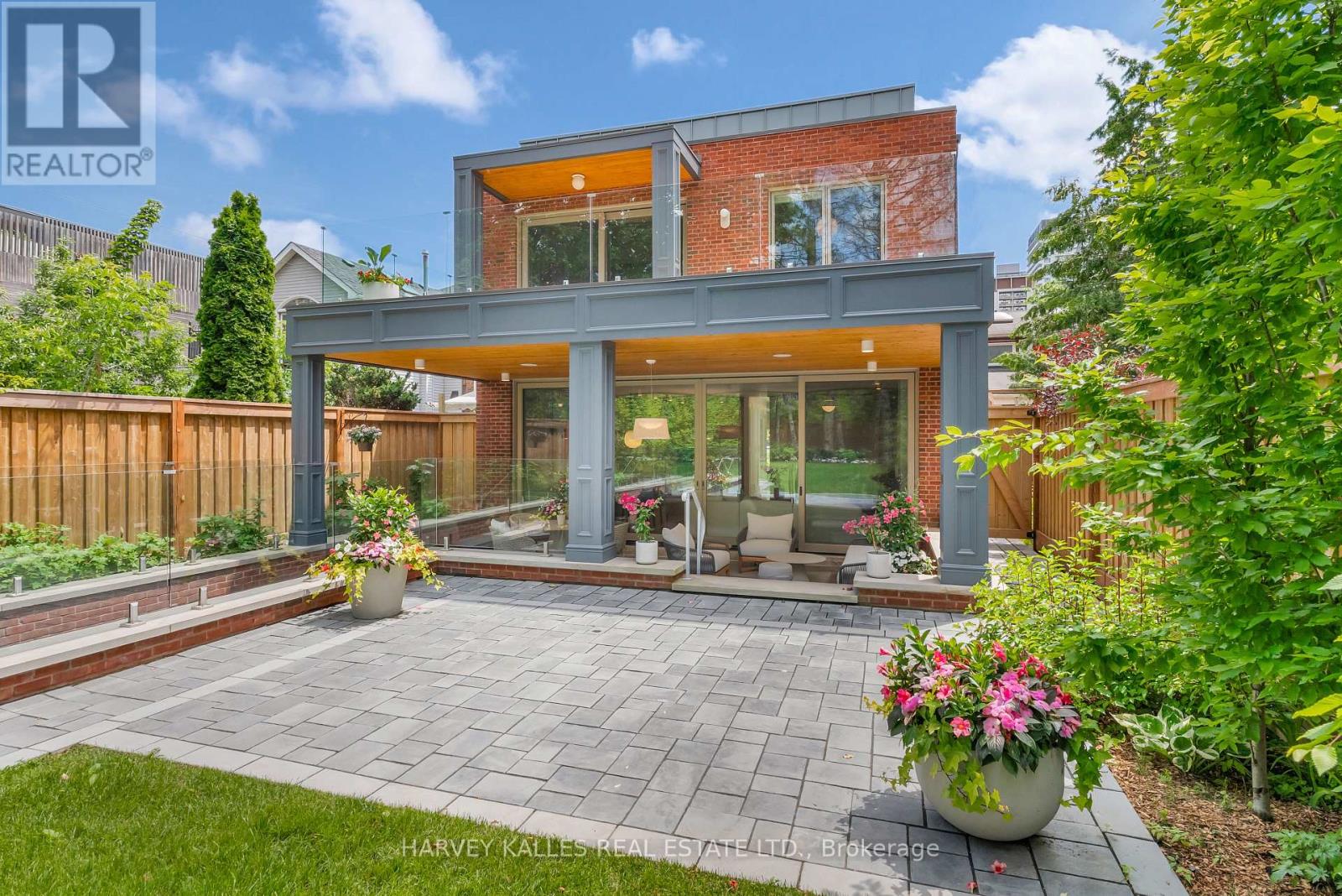 82 SHERWOOD AVENUE