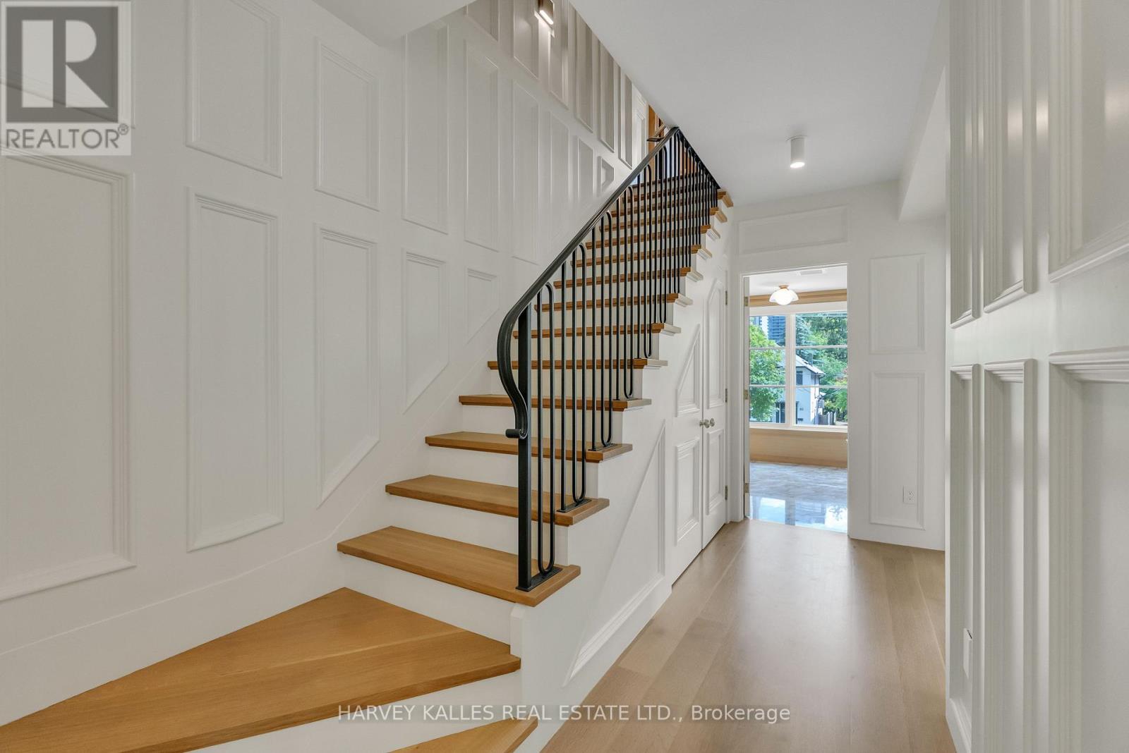 82 SHERWOOD AVENUE