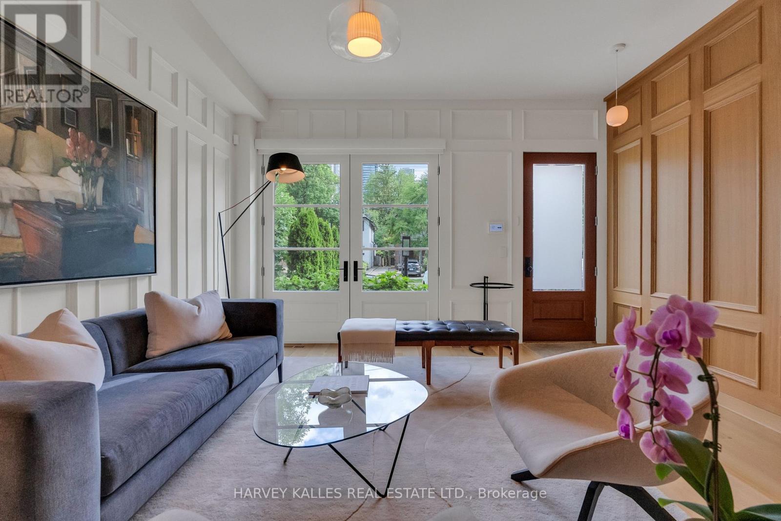 82 SHERWOOD AVENUE