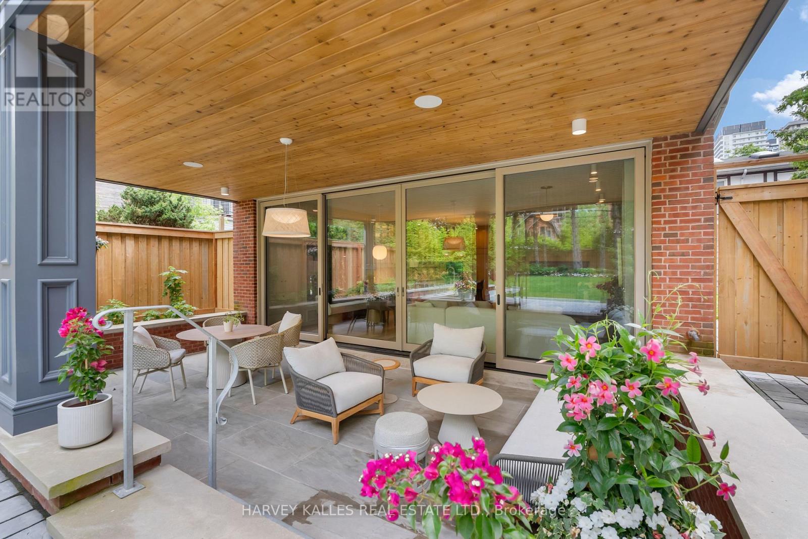 82 SHERWOOD AVENUE