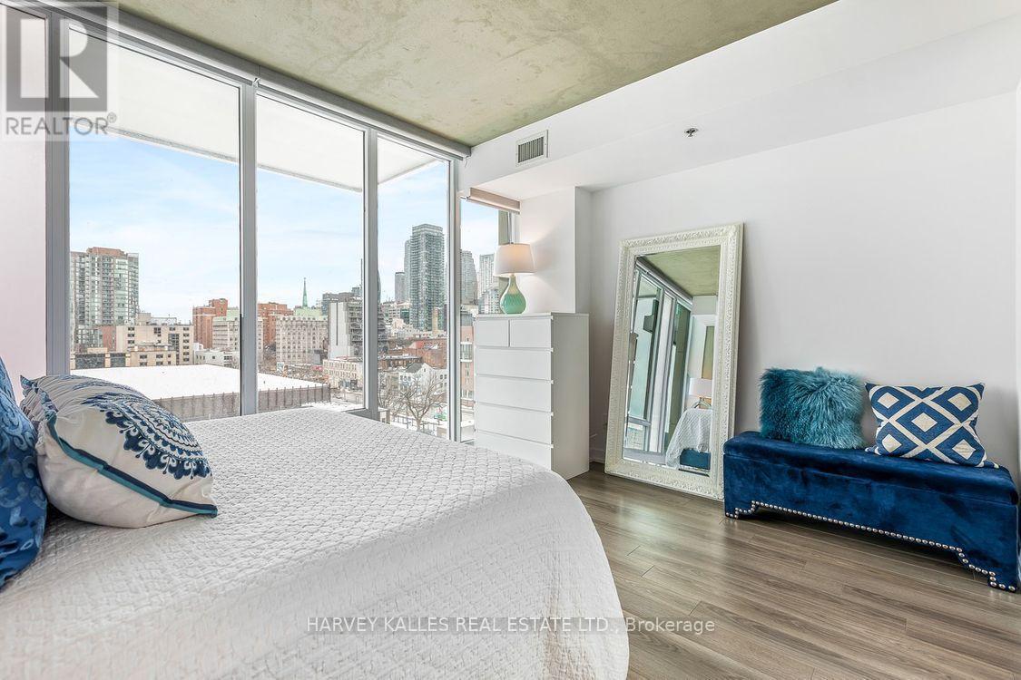 702 - 220 GEORGE STREET