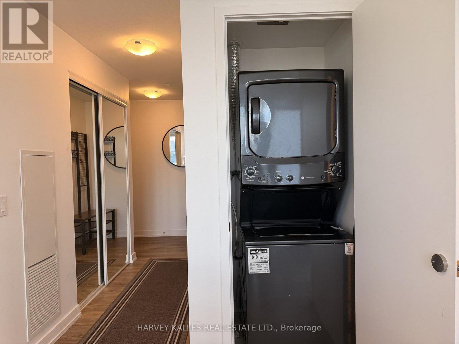 1704 - 158 FRONT STREET E
