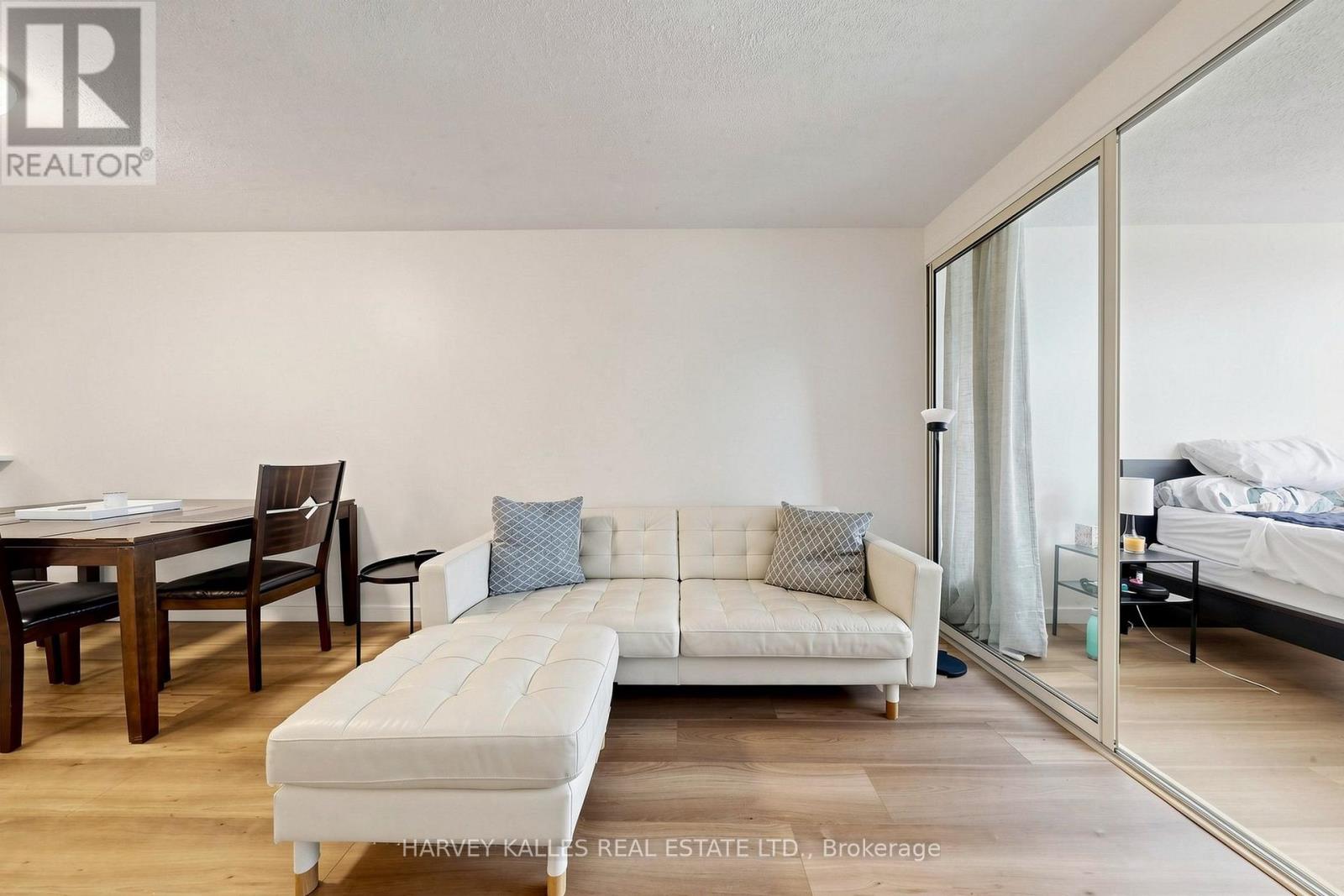408 - 1055 BAY STREET