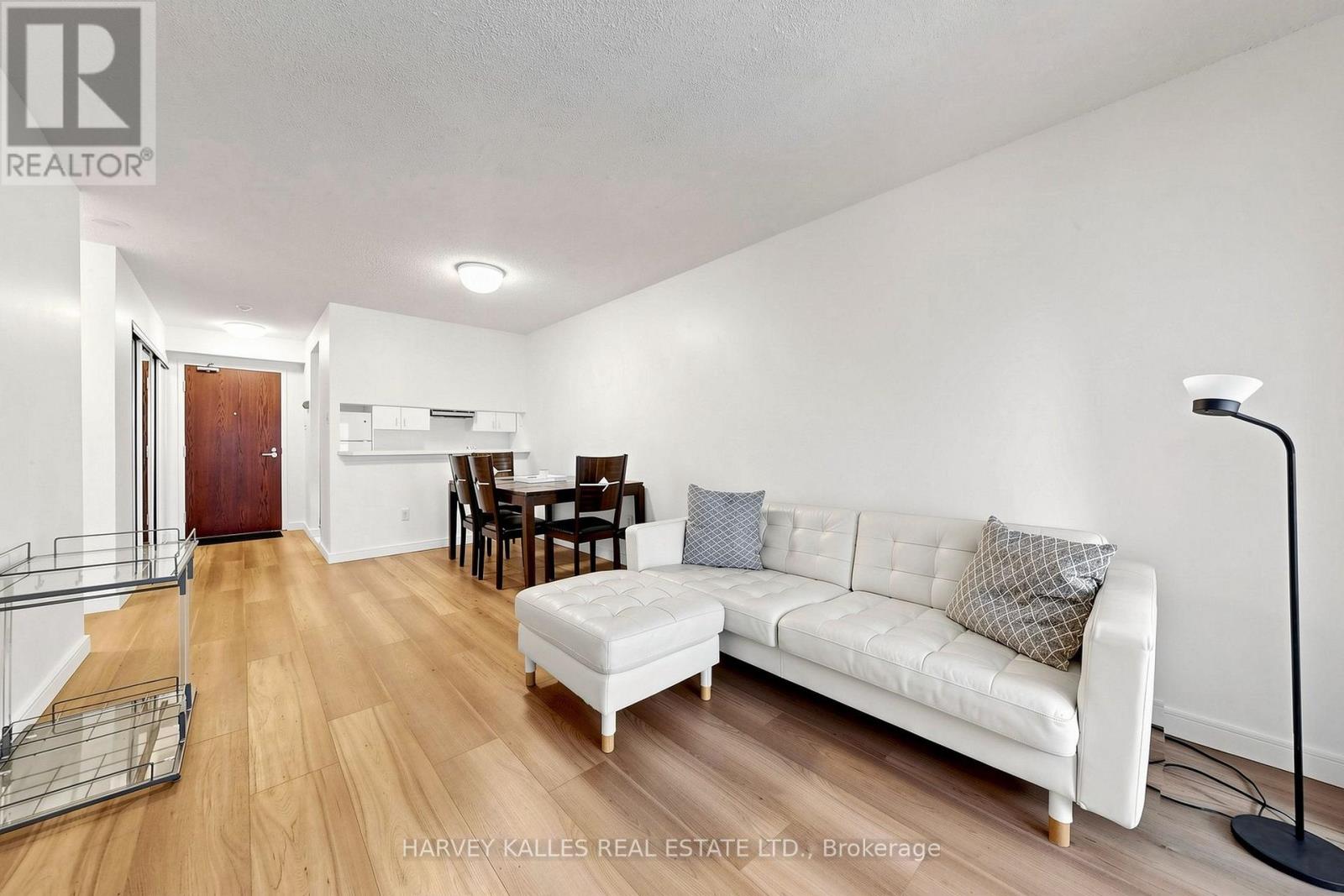 408 - 1055 BAY STREET