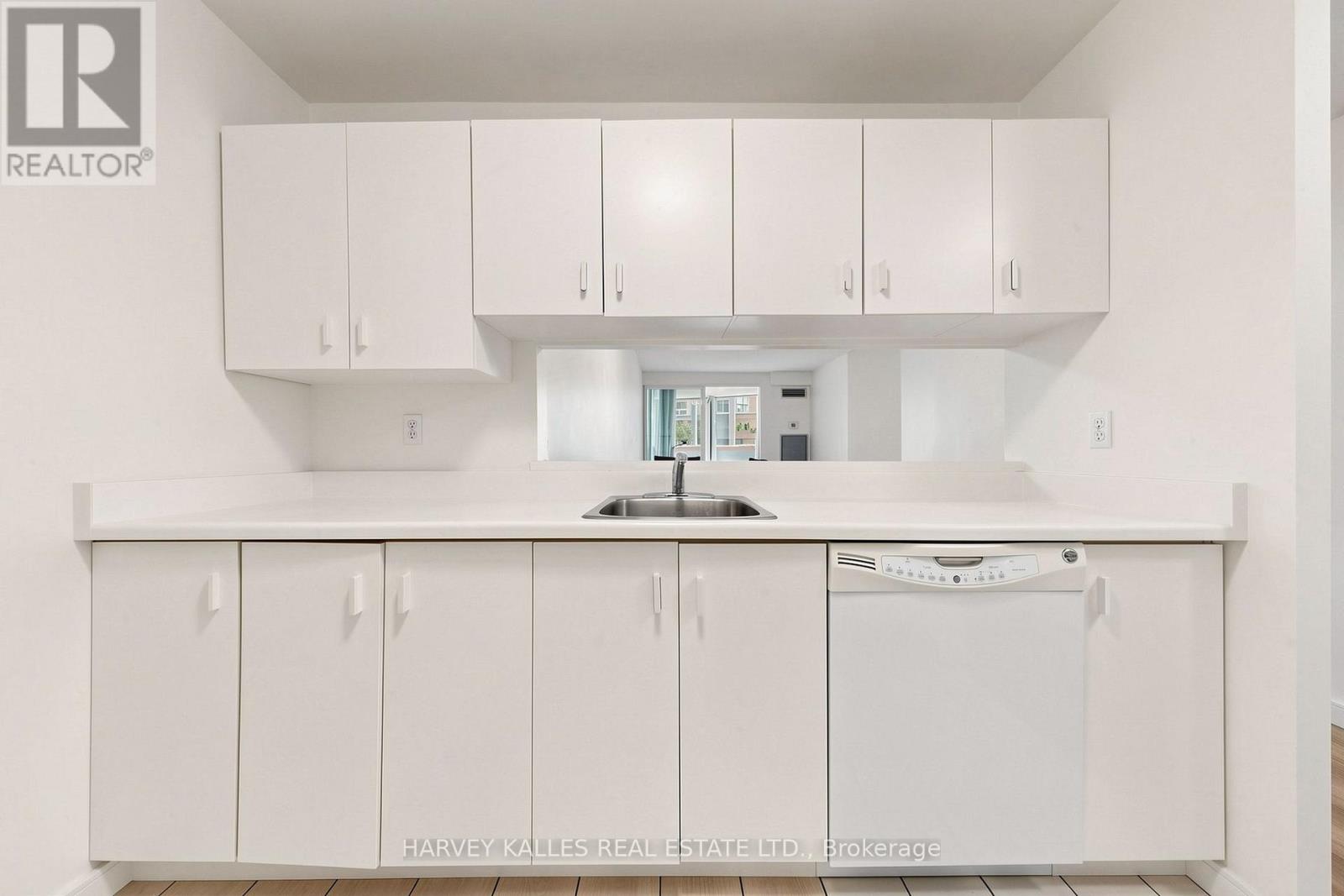 408 - 1055 BAY STREET