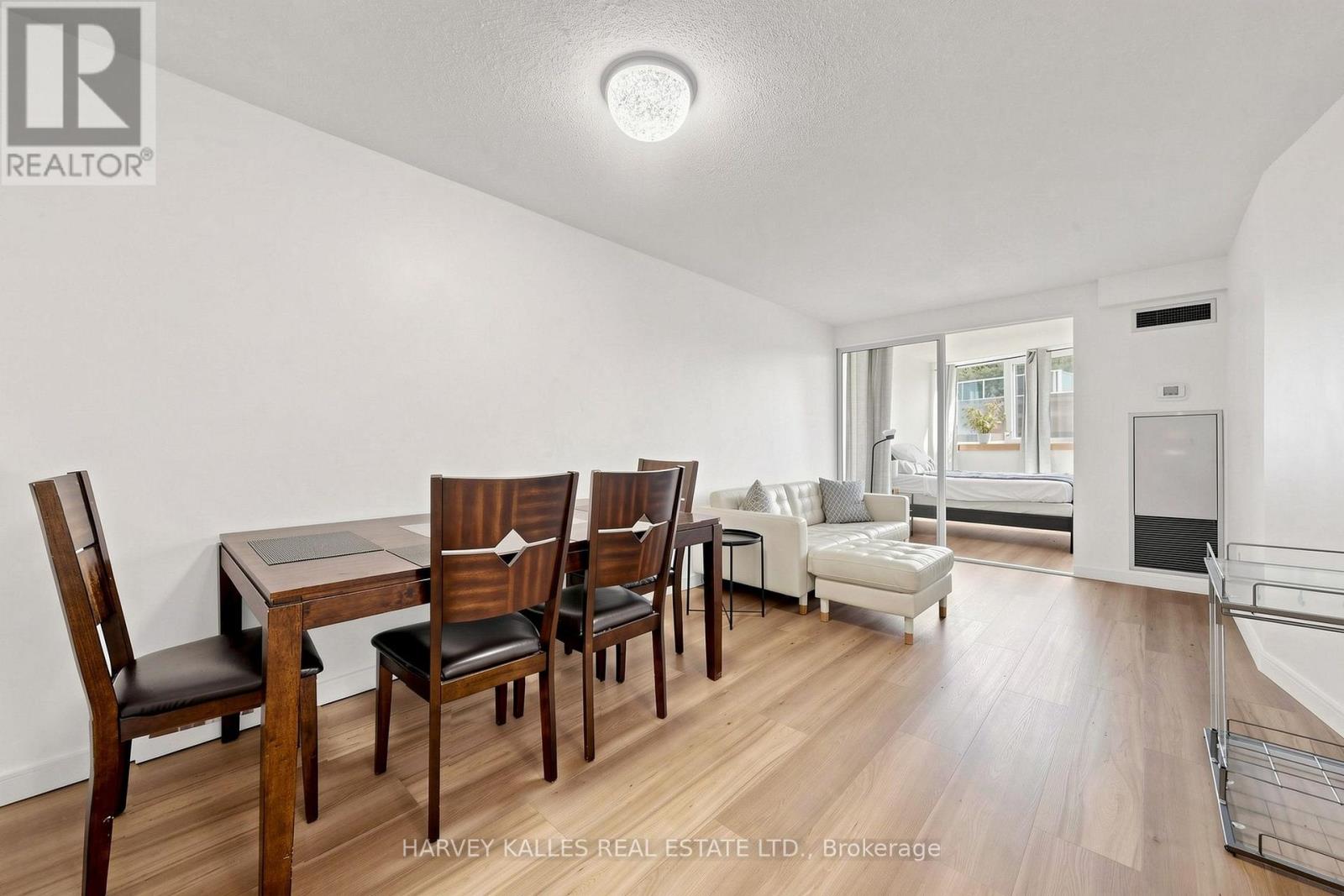 408 - 1055 BAY STREET