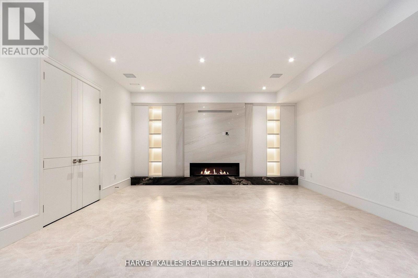370 GLENGROVE AVENUE W