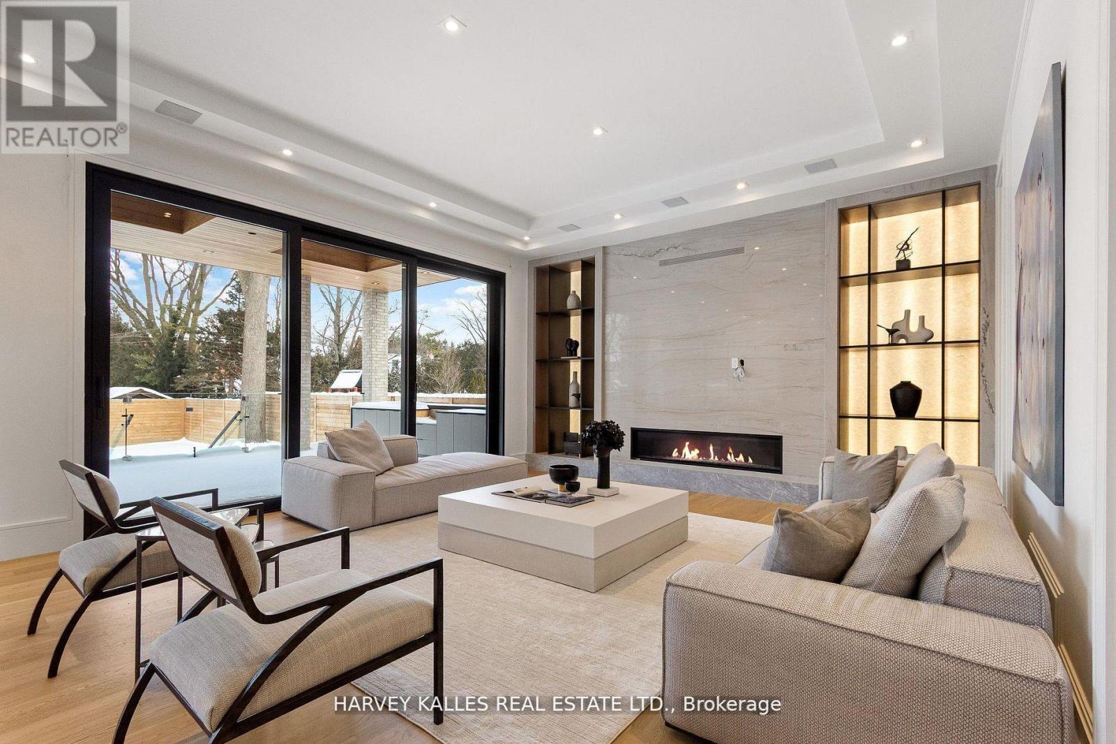 370 GLENGROVE AVENUE W