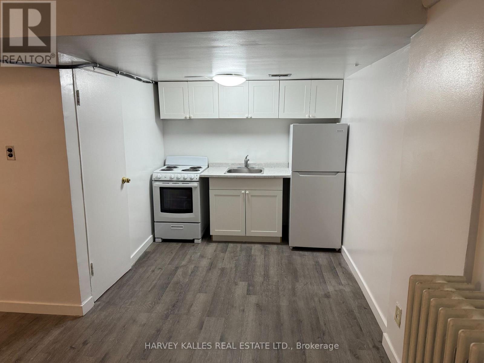 B1 - 1582 BATHURST STREET