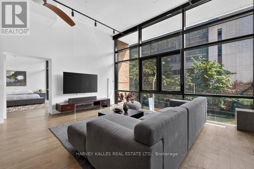 1E - 86 GERRARD STREET E