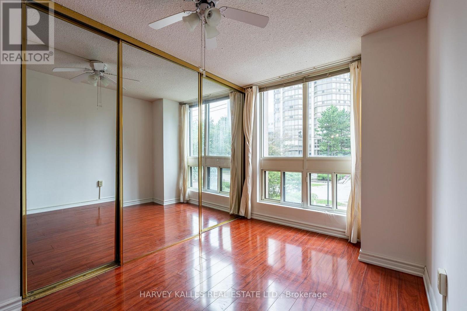205 - 5 KENNETH AVENUE