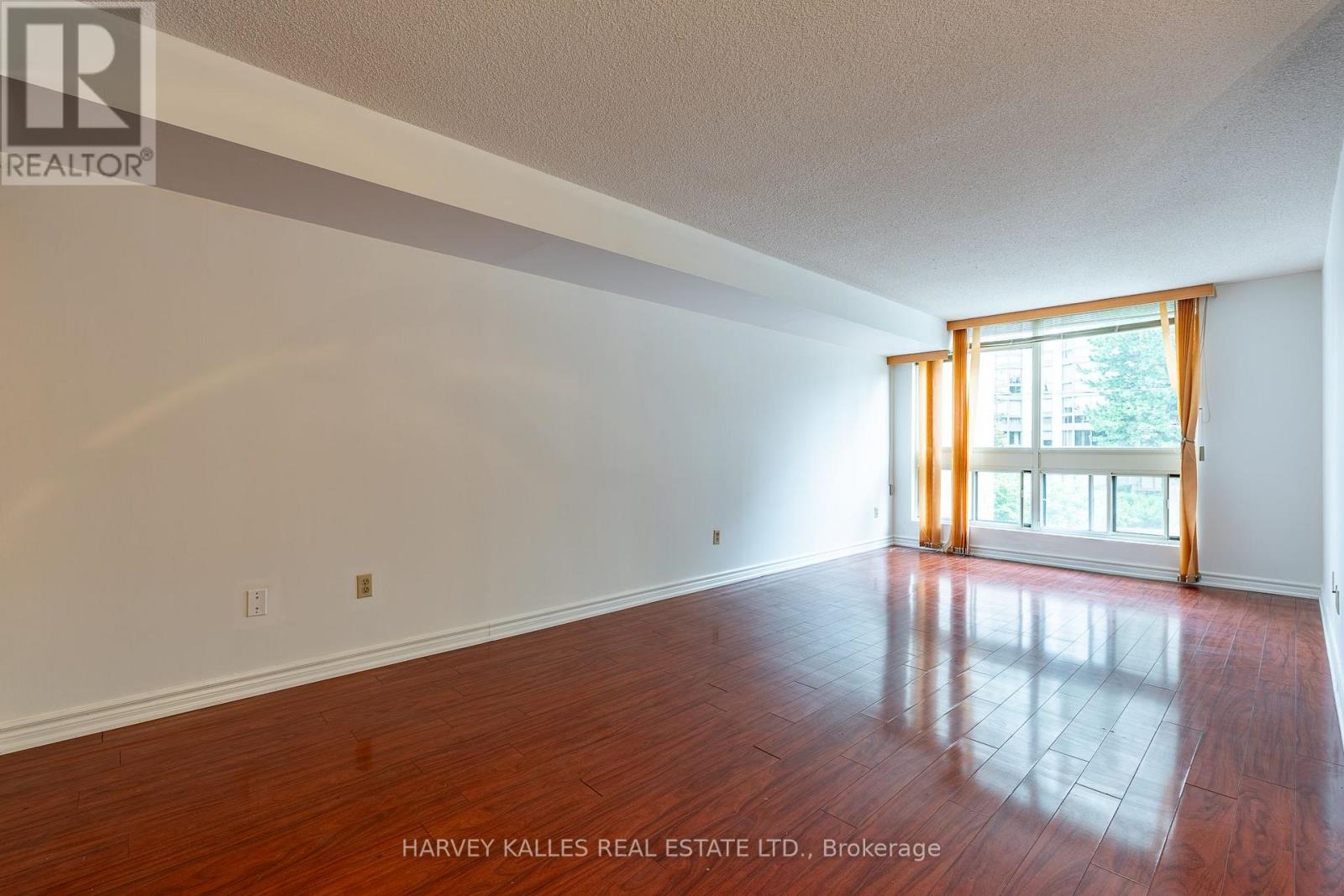 205 - 5 KENNETH AVENUE