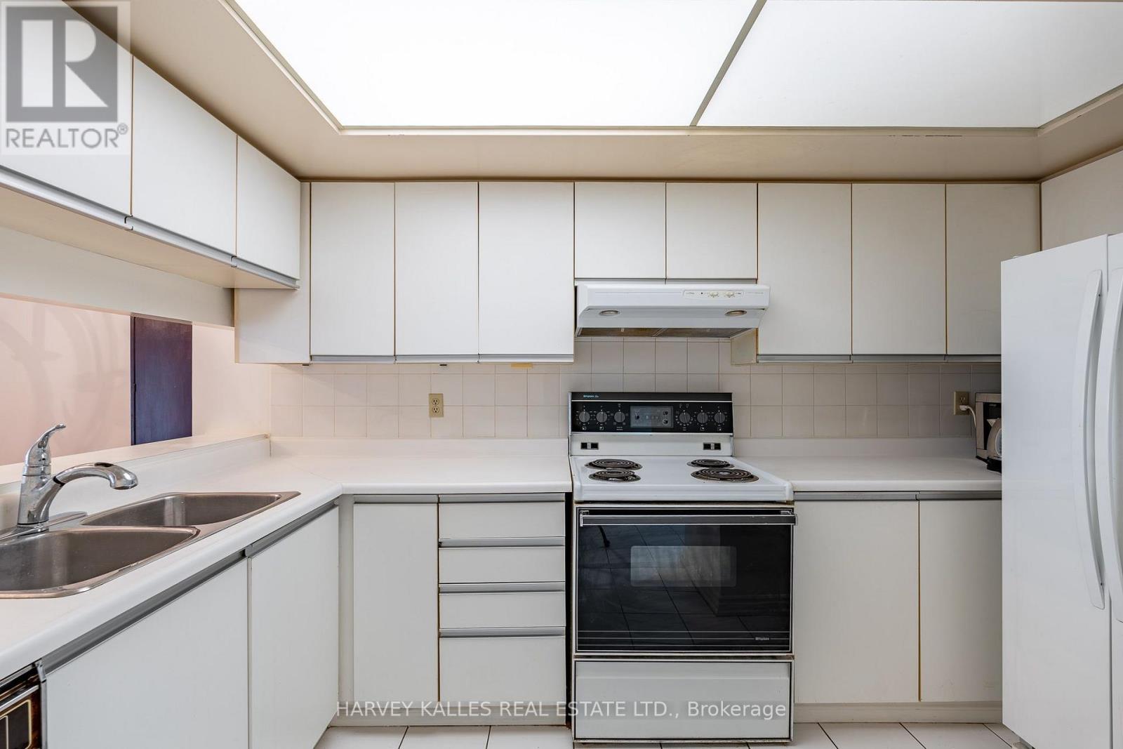 205 - 5 KENNETH AVENUE