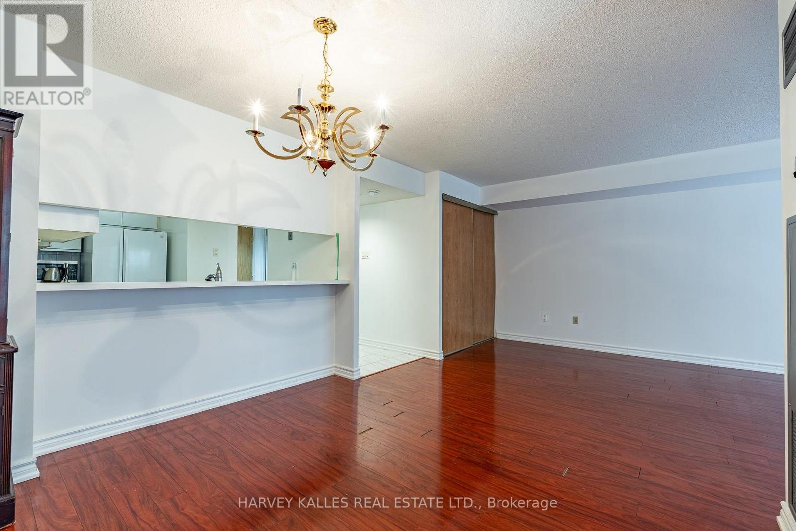 205 - 5 KENNETH AVENUE
