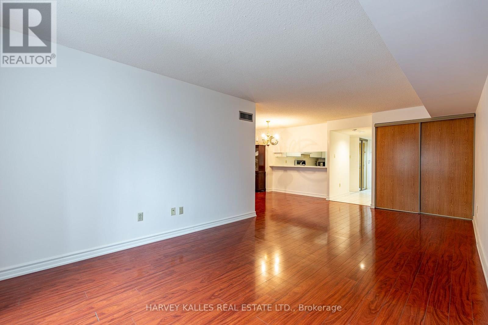 205 - 5 KENNETH AVENUE