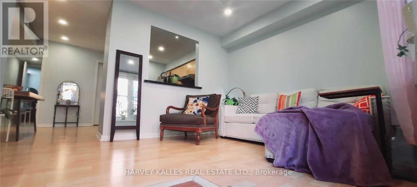 220 - 28 DOURO STREET