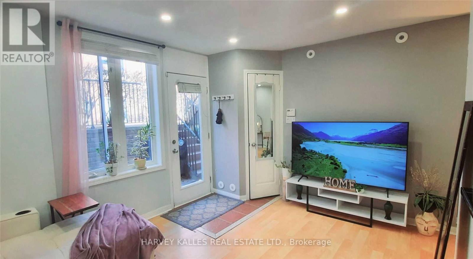 220 - 28 DOURO STREET