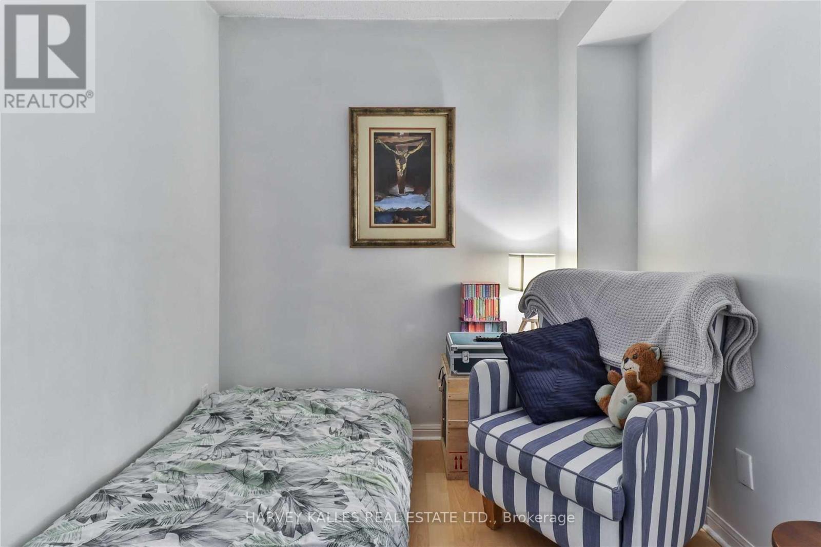 220 - 28 DOURO STREET