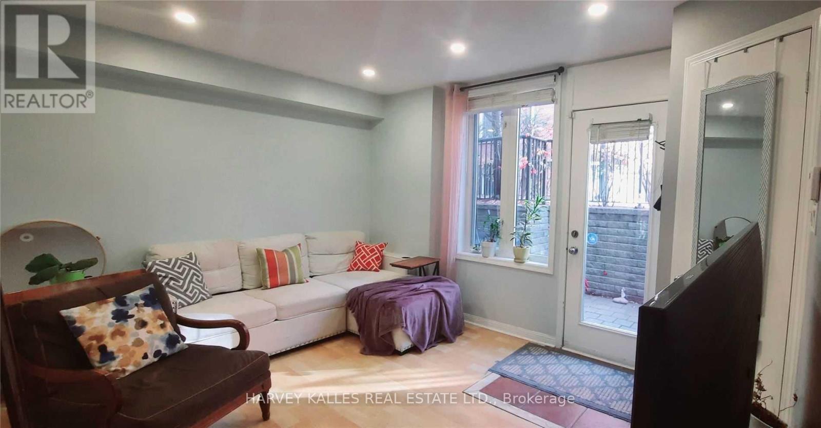220 - 28 DOURO STREET