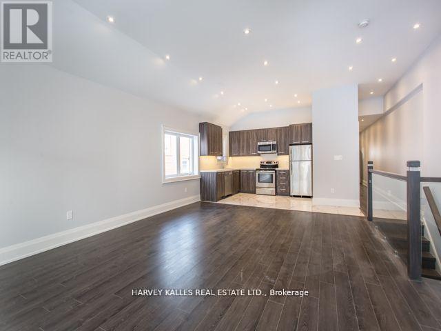 UPPER - 989 AVENUE ROAD