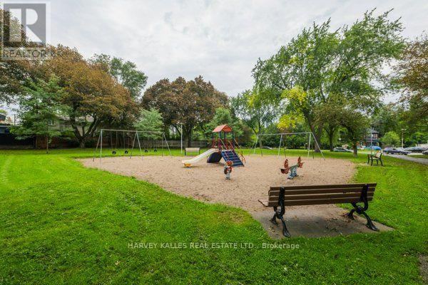 32 EVERGREEN GARDENS