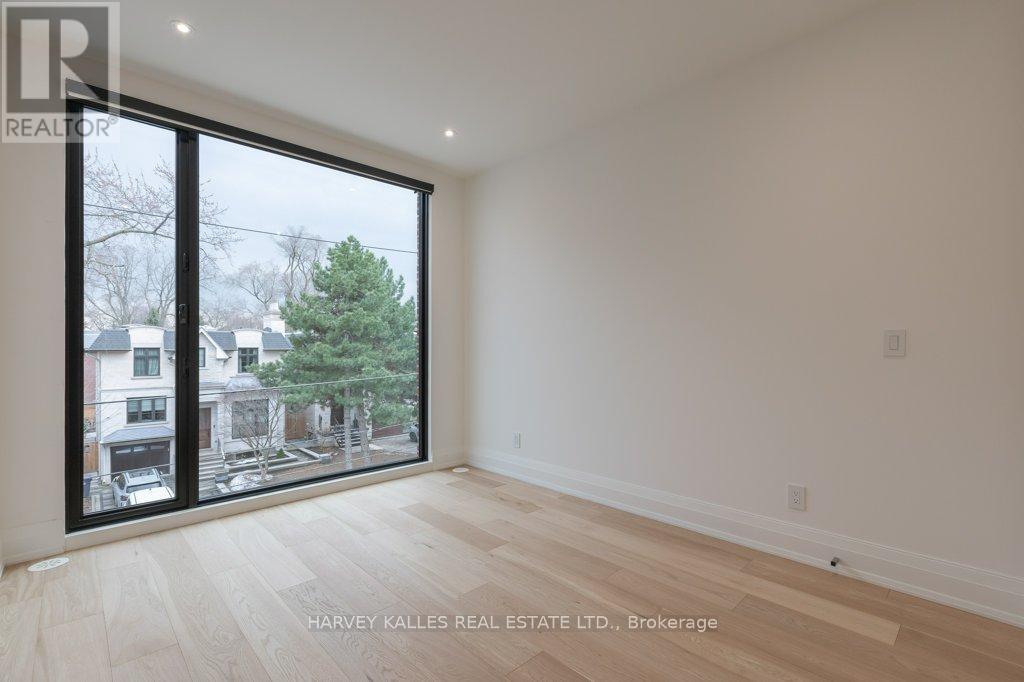 32 EVERGREEN GARDENS