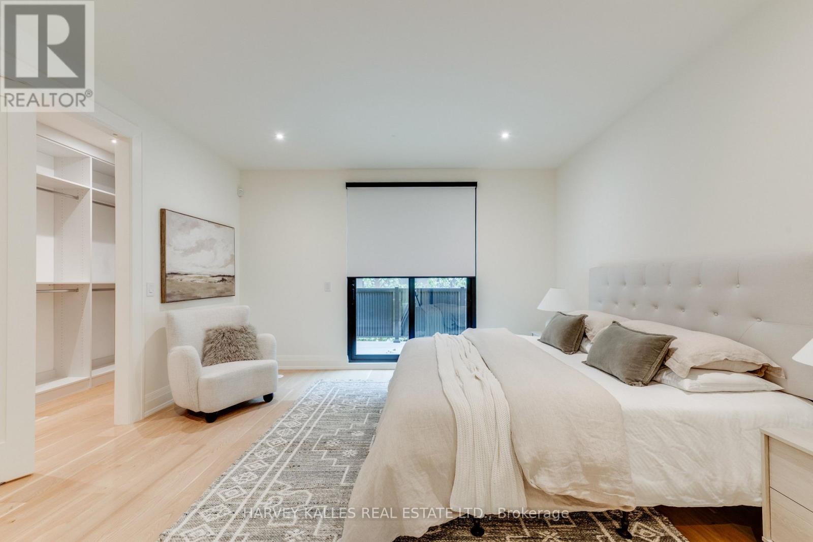32 EVERGREEN GARDENS