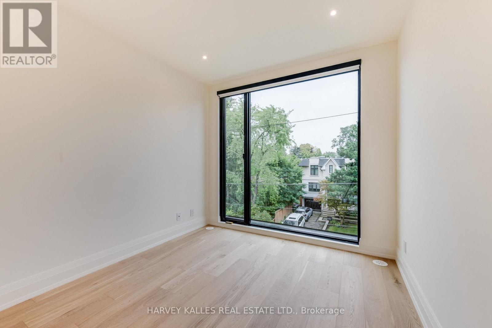 32 EVERGREEN GARDENS