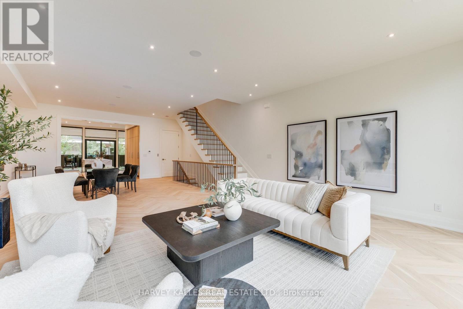 32 EVERGREEN GARDENS