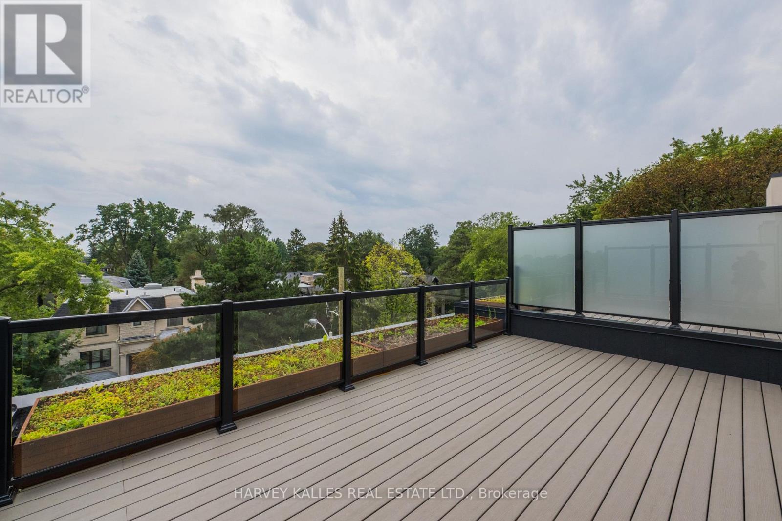 32 EVERGREEN GARDENS