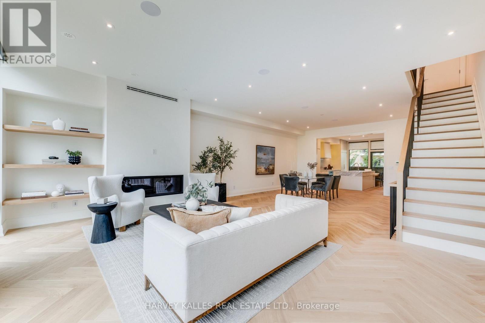 32 EVERGREEN GARDENS