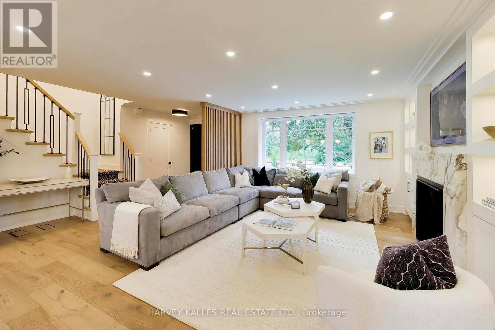 287 YONGE BOULEVARD