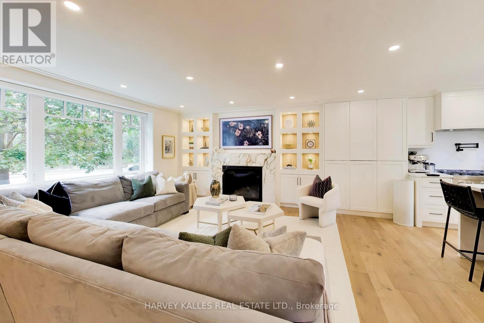 287 YONGE BOULEVARD