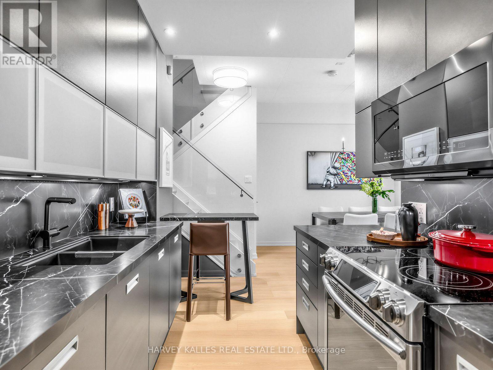 106 - 380 MACPHERSON AVENUE