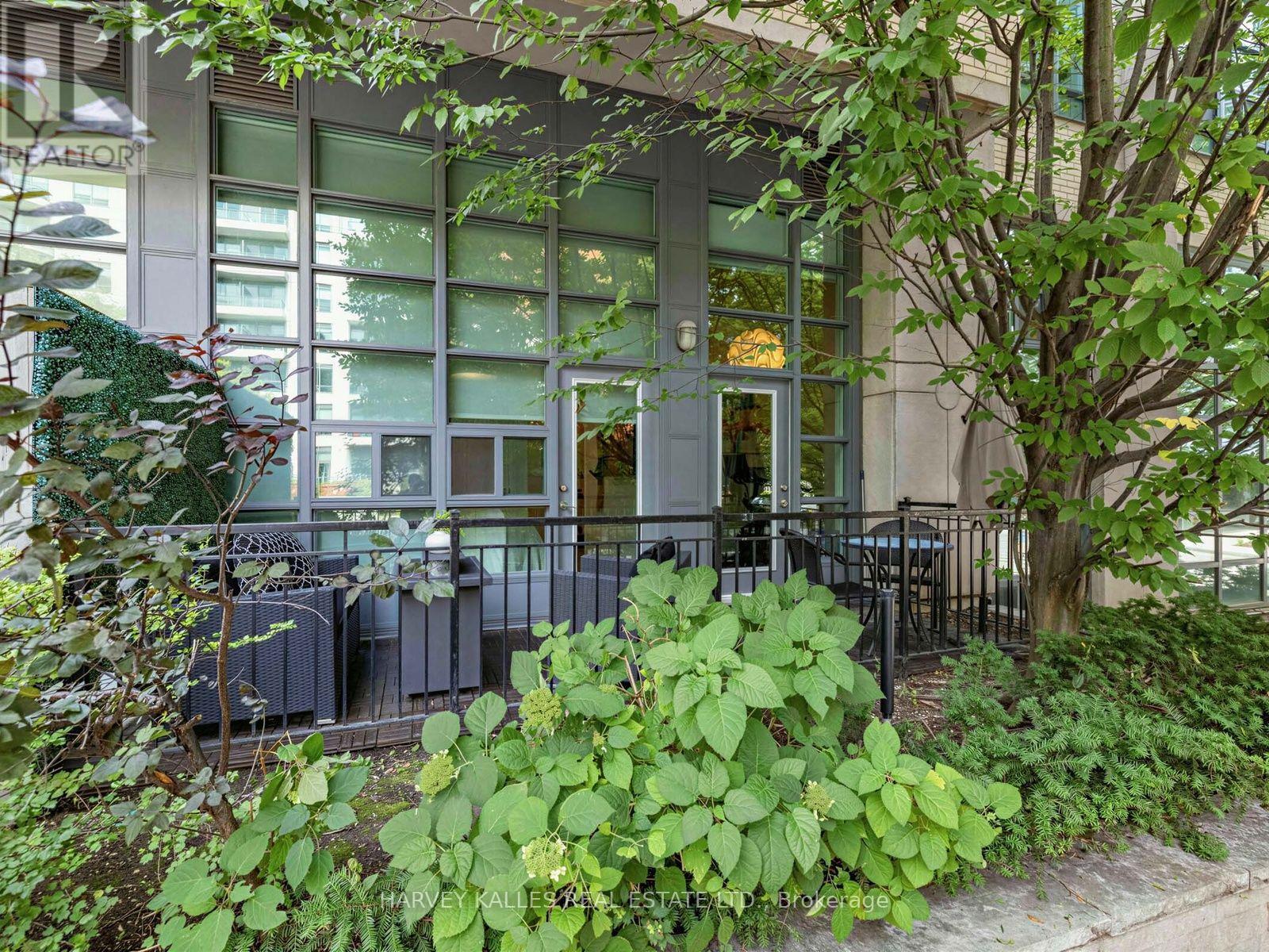 106 - 380 MACPHERSON AVENUE
